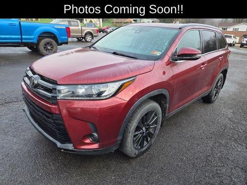 Red 2019 Toyota Highlander SE