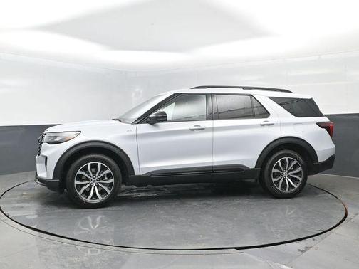 Space White Metallic 2026 Ford Explorer ST-Line