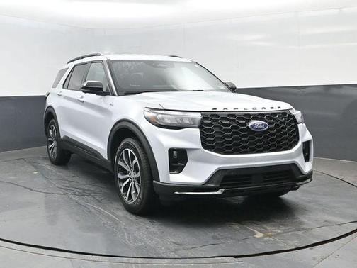 Space White Metallic 2026 Ford Explorer ST-Line