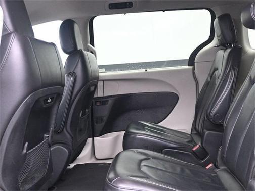 2022 Chrysler Pacifica Touring-L