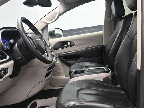 2022 Chrysler Pacifica Touring-L
