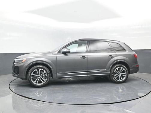 2025 Audi Q7 45 Premium Plus