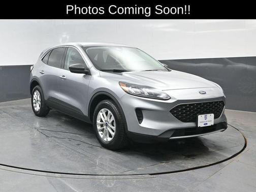 Silver Metallic 2022 Ford Escape SE