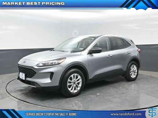 Silver Metallic 2022 Ford Escape SE