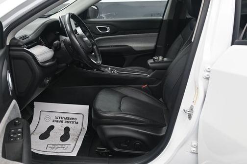 Bright White Clearcoat 2022 Jeep Compass LATITUDE LUX