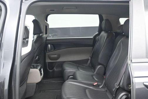 Metal 2025 Kia Carnival LXS