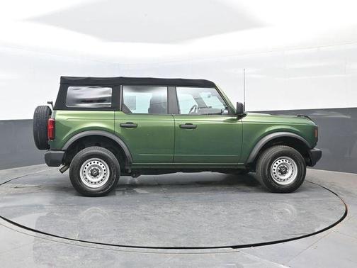 Eruption Green Metallic 2023 Ford Bronco Base