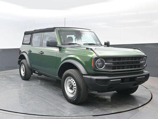 Eruption Green Metallic 2023 Ford Bronco Base