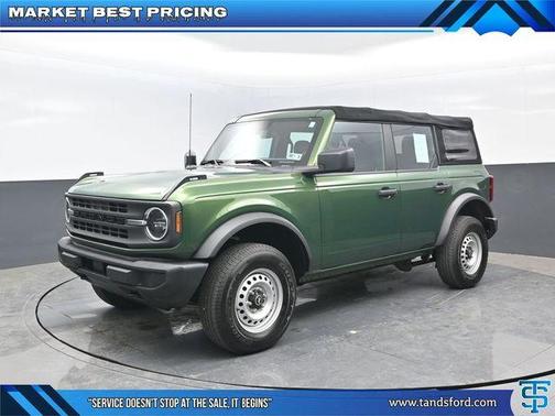 Eruption Green Metallic 2023 Ford Bronco Base