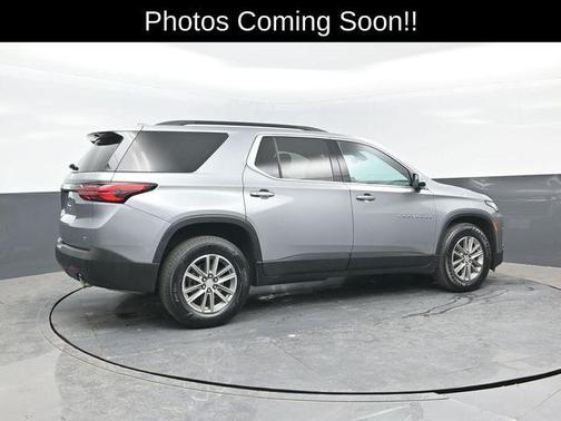 Sterling Gray Metallic 2023 Chevrolet Traverse LT Cloth