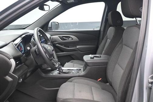 Sterling Gray Metallic 2023 Chevrolet Traverse LT Cloth