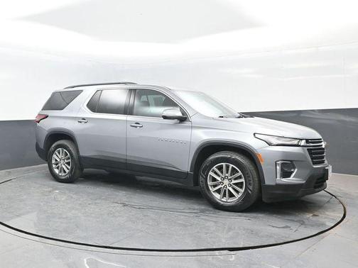 Sterling Gray Metallic 2023 Chevrolet Traverse LT Cloth