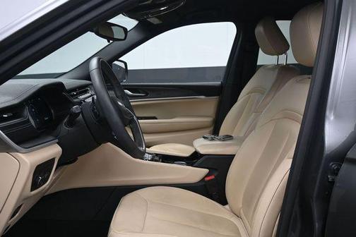 Metallic 2023 Jeep Grand Cherokee L Limited