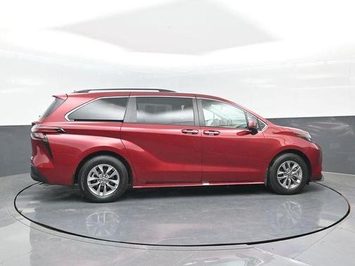 2022 Toyota Sienna XLE