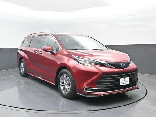 2022 Toyota Sienna XLE