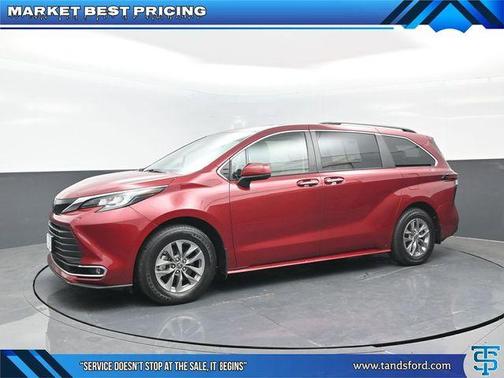 2022 Toyota Sienna XLE