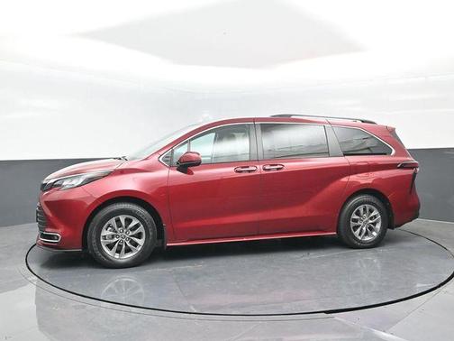 2022 Toyota Sienna XLE