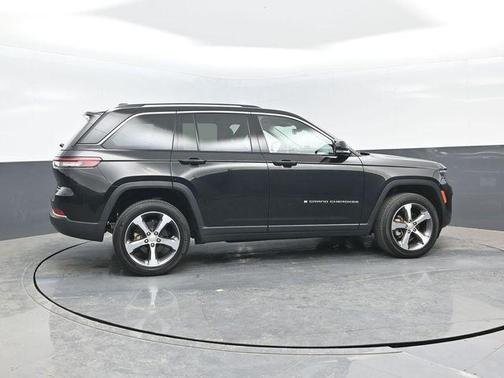 Diamond Black 2023 Jeep Grand Cherokee Limited