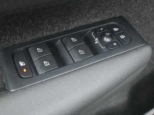 2024 Volvo XC40 B5 Core