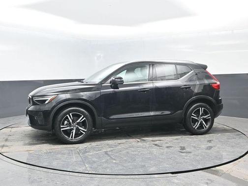 2024 Volvo XC40 B5 Core