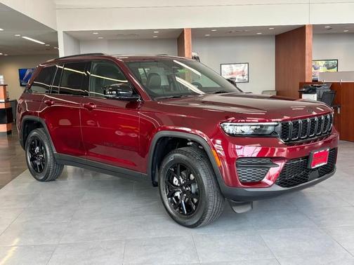 2025 Jeep Grand Cherokee Laredo
