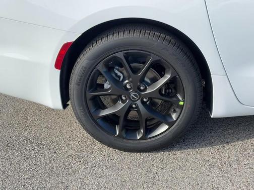 2026 Chrysler Pacifica Limited FWD