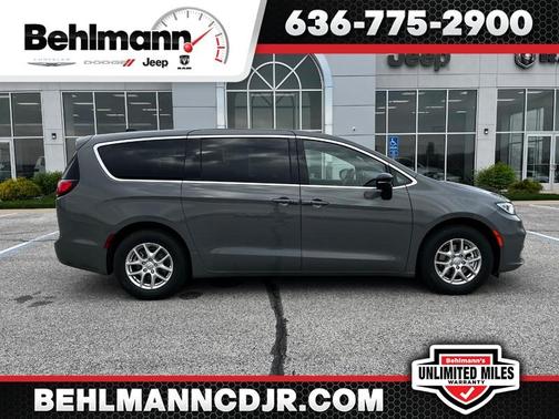 2025 Chrysler Pacifica Select