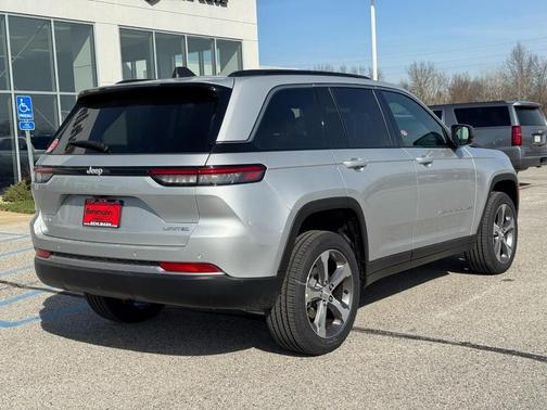 Silver Zynith 2026 Jeep Grand Cherokee Limited 4x4