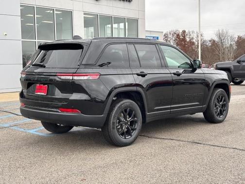 2025 Jeep Grand Cherokee Laredo