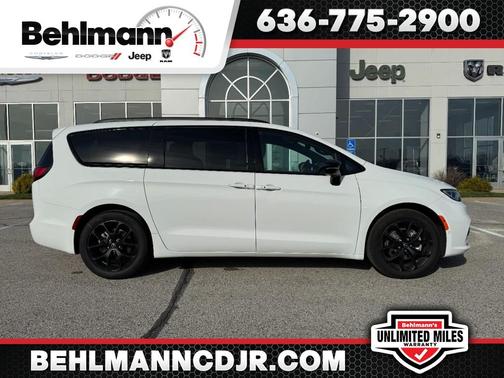 2026 Chrysler Pacifica Select FWD