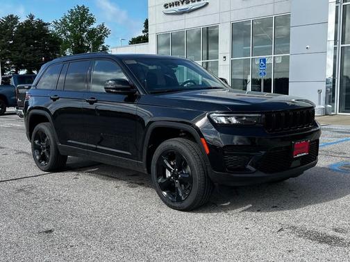 2025 Jeep Grand Cherokee Laredo