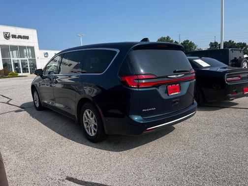 2023 Chrysler Pacifica Touring-L