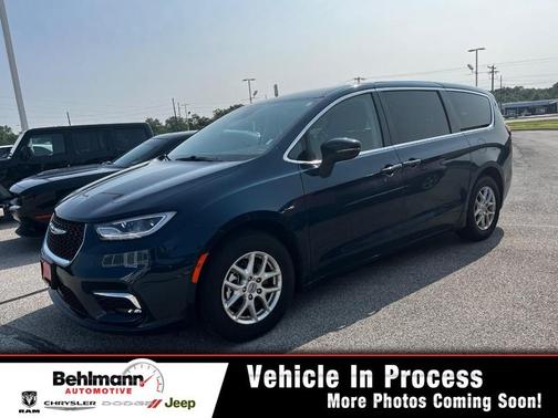 2023 Chrysler Pacifica Touring-L