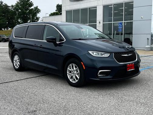 2023 Chrysler Pacifica Touring-L