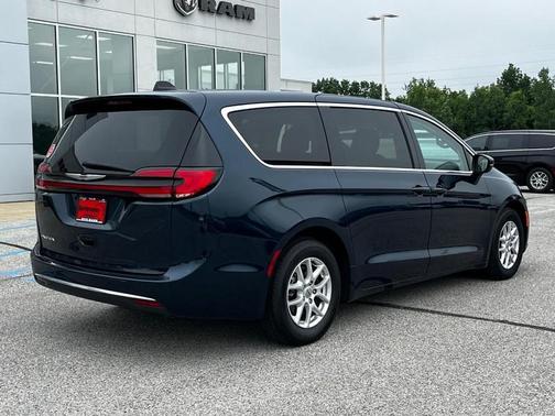 2023 Chrysler Pacifica Touring-L