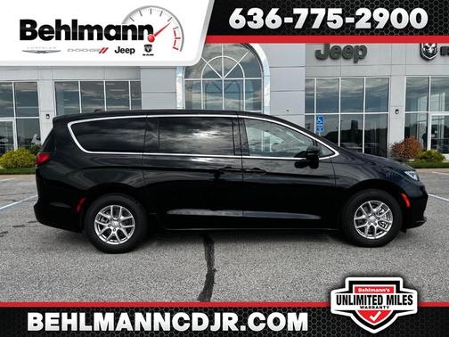 2025 Chrysler Pacifica Select