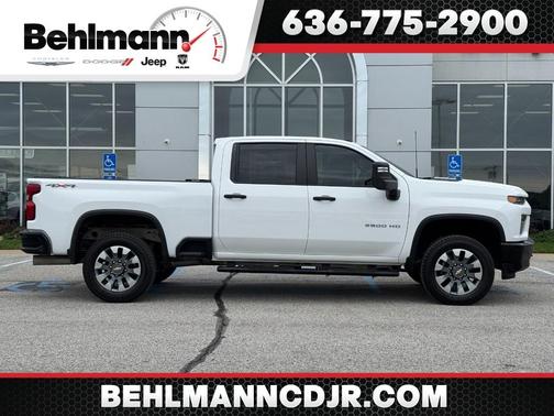 Summit White / White 2023 Chevrolet Silverado 2500 Custom