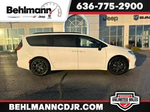 2026 Chrysler Pacifica Select FWD