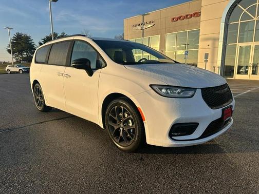 2026 Chrysler Pacifica Select FWD