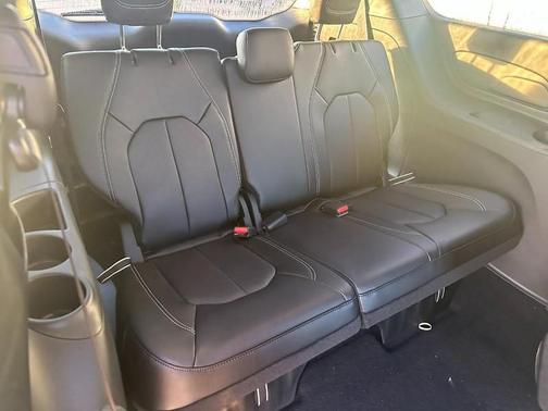 2026 Chrysler Pacifica Select FWD