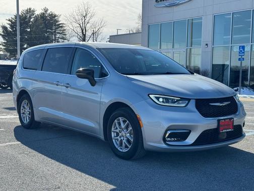 2024 Chrysler Pacifica Touring-L