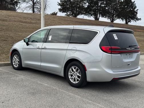 2024 Chrysler Pacifica Touring-L