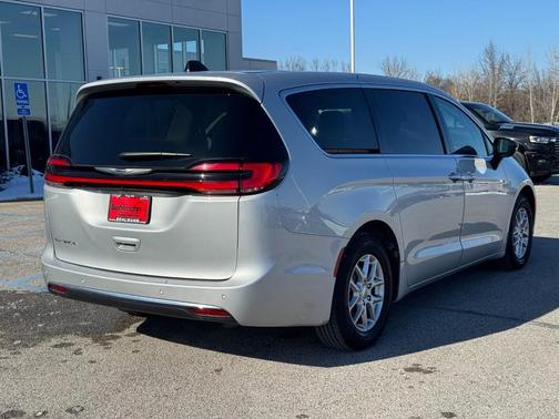 2024 Chrysler Pacifica Touring-L