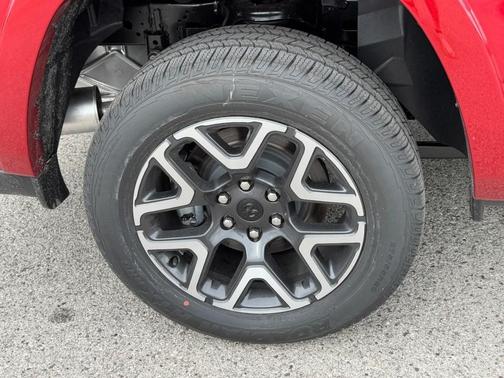 Delmonico Red Pearlcoat 2026 RAM 1500 Laramie