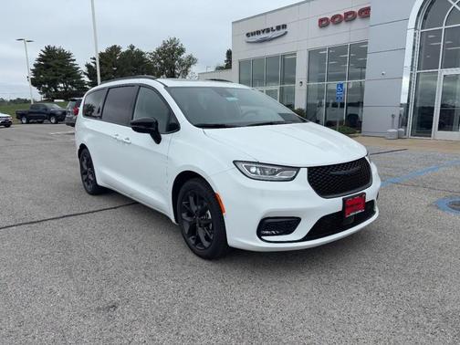 2026 Chrysler Pacifica Limited FWD