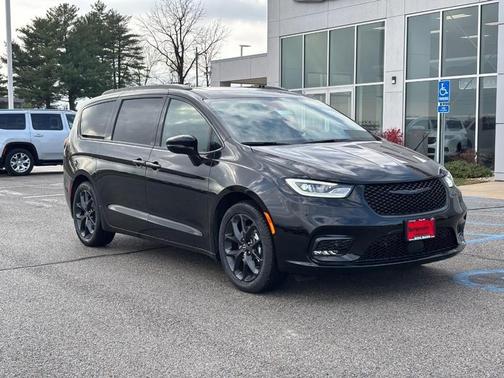 2026 Chrysler Pacifica Limited FWD