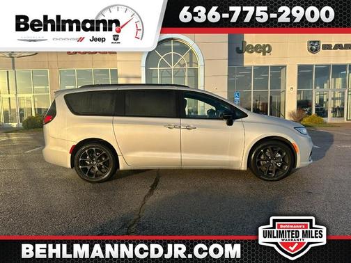 2026 Chrysler Pacifica Select FWD