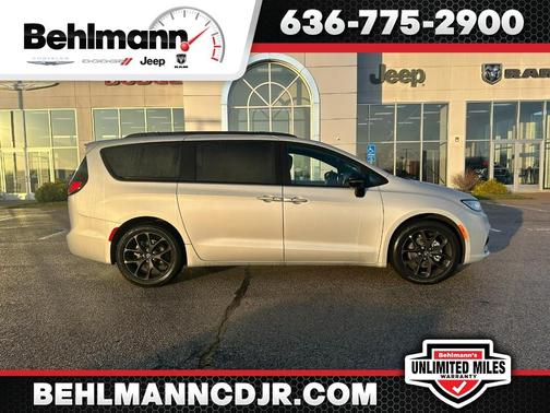 2026 Chrysler Pacifica Select FWD