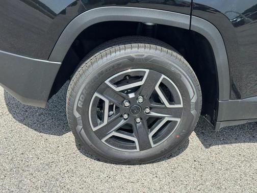 Diamond Black 2026 Jeep Cherokee LAREDO/LIMITED