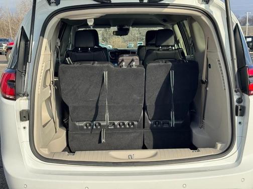 2023 Chrysler Pacifica Touring-L